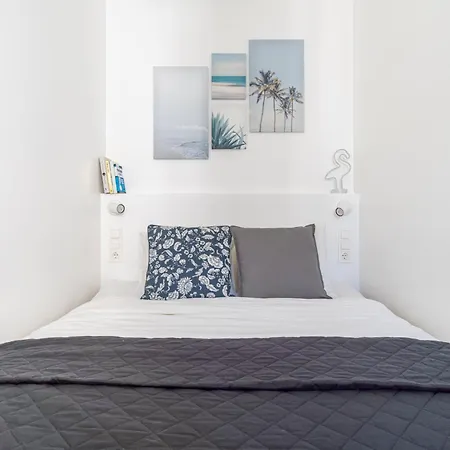 Prestigious Former Library - Perfect Location Apartment *