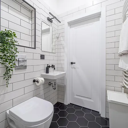 Prestigious Former Library - Perfect Location Apartment *