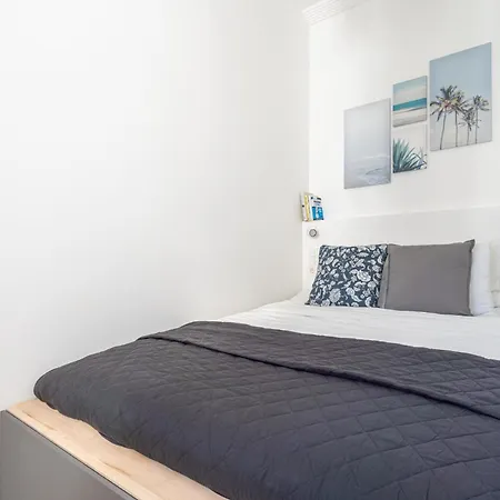 Prestigious Former Library - Perfect Location شقة