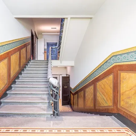 Prestigious Former Library - Perfect Location شقة